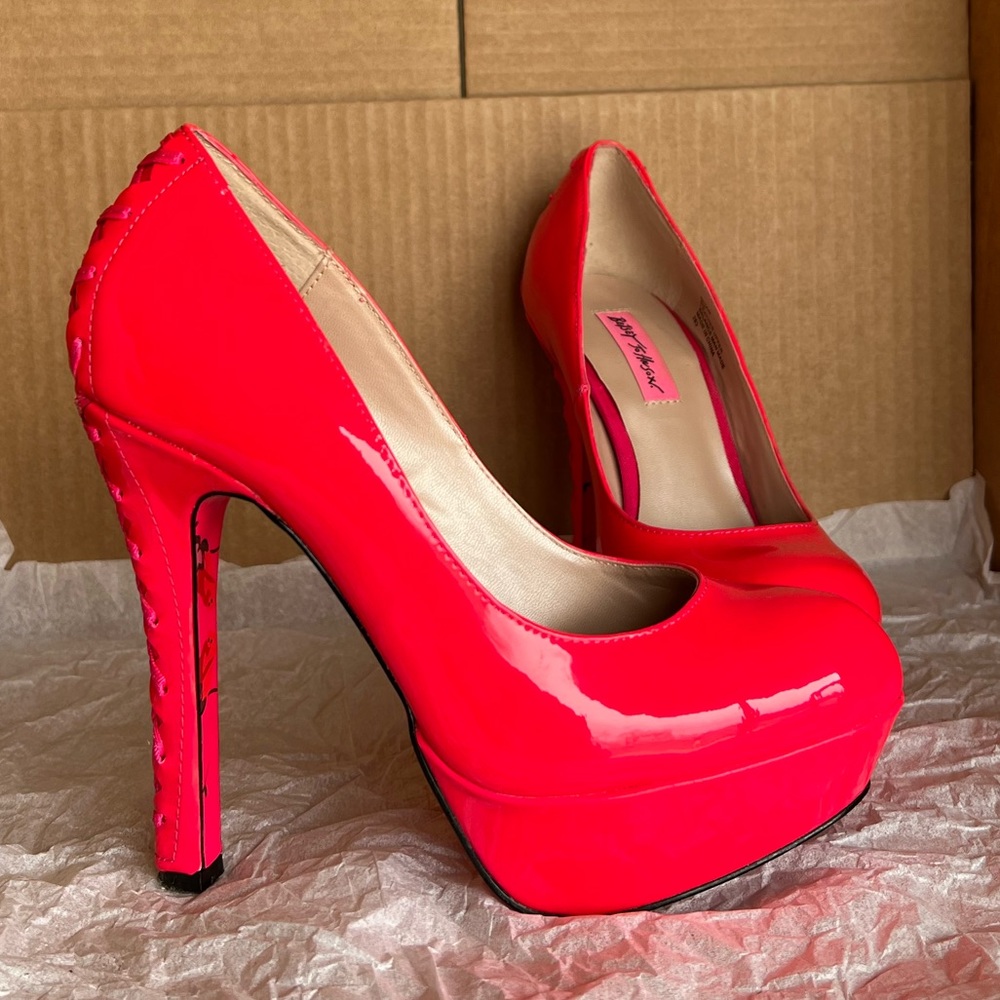 HOT PINK - Betsy Johnson heels